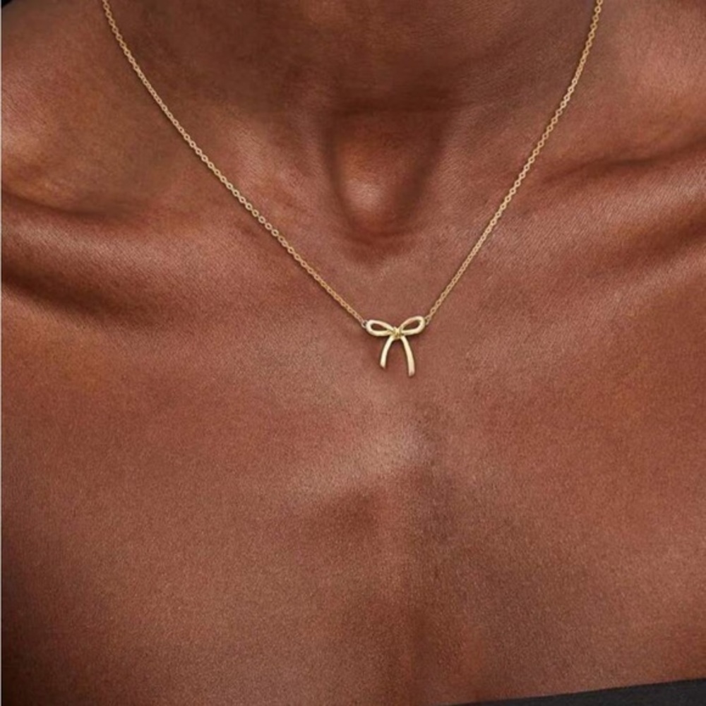 Gold bow necklace